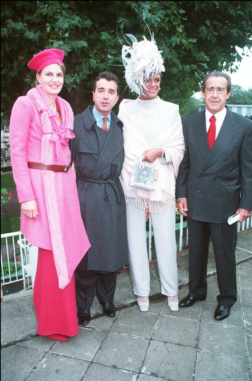 Jean-Luc et Arnaud Lagardère et leurs épouses respectives, Betty et Manuela, au Prix de l'Arc de Triomphe 1998.
